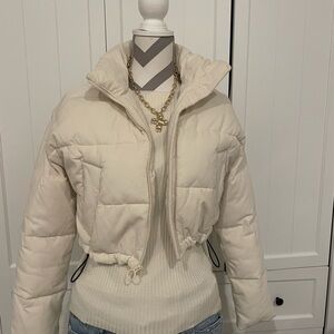 Hollister Women's Off-White Puffer Jacket